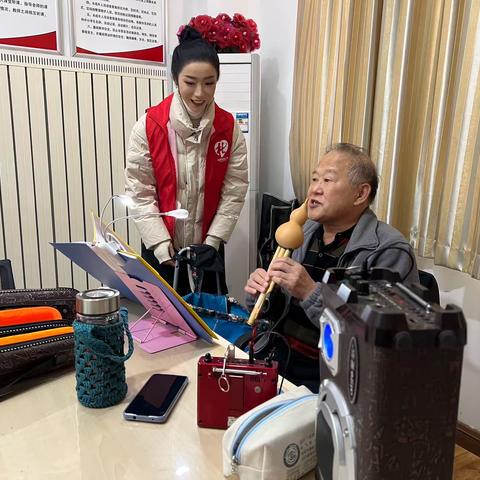 “悠扬葫芦丝，乐享夕阳红” 宝华街社工站开展老年人吹唱活动
