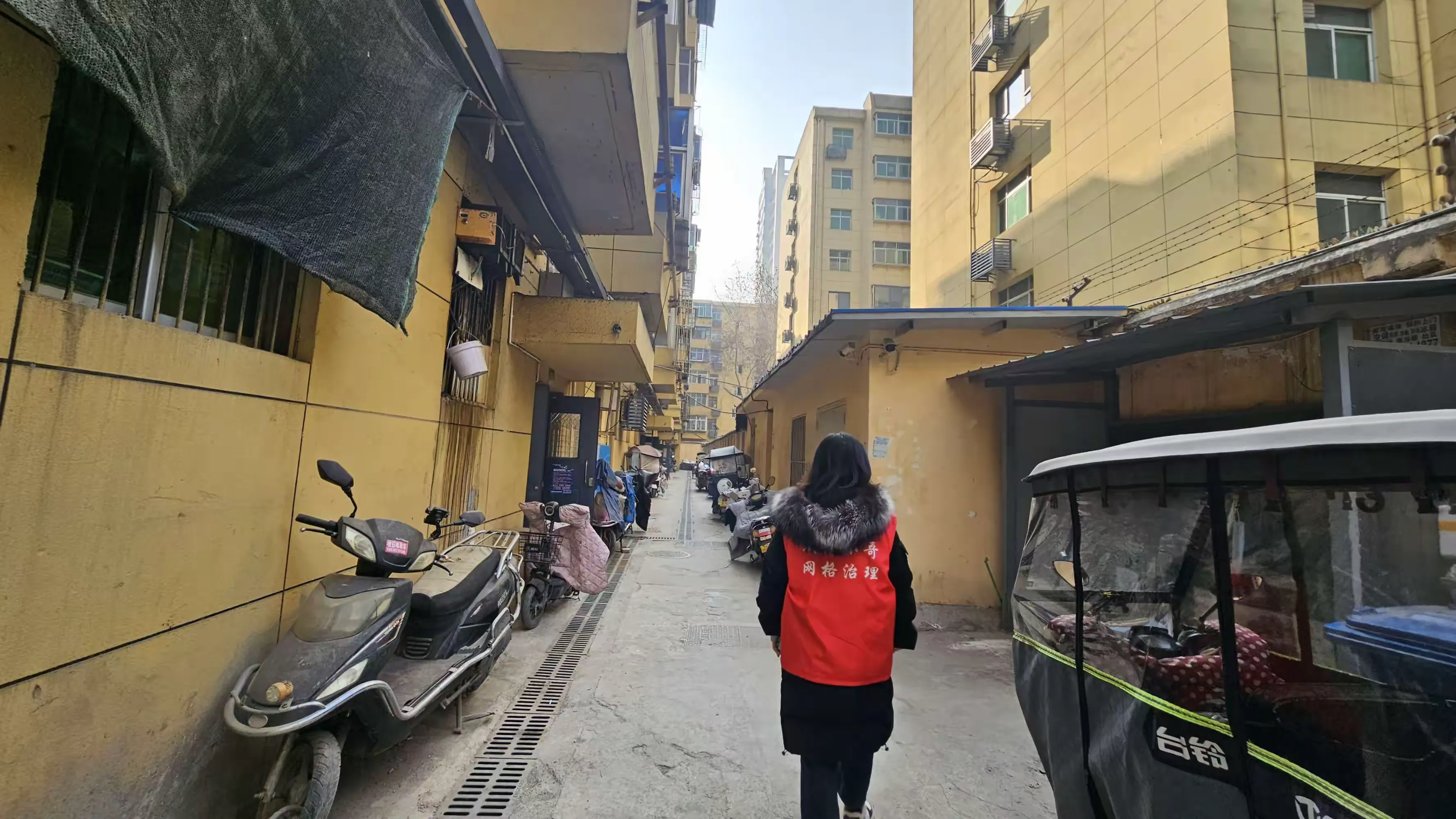 简篇-公园南路社区开展元旦节假日期间安全巡查工作