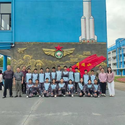 “共筑蓝天梦·携手向未来”泰和中学初中部和螺溪中心小学航空日手拉手活动纪实
