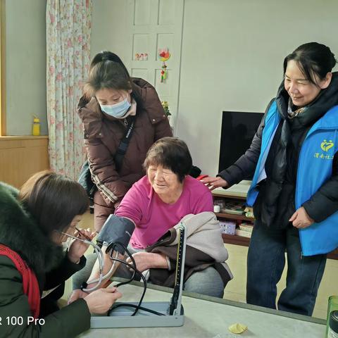 志愿服务学雷锋，爱心义诊暖民心