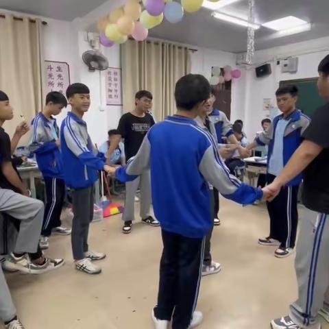 “生日聚会￼”￼班里的生日会￼￼