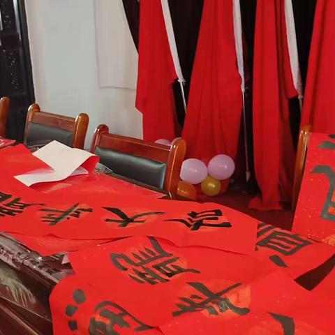 龙年福见，墨香迎春——乌鲁木齐市第八十四中学走进米东区羊毛工镇雷家塘村开展“迎新送福”党员志愿服务活动