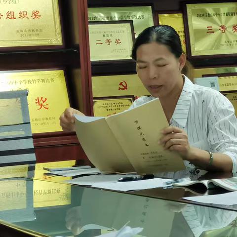 ‘认识100和计数单位“百”’课后研讨记录