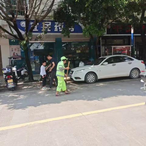 【宜良玉禾田】暑气蒸腾无所惧，街衢净扫写情长