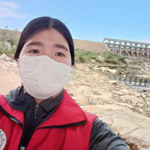 网格员开展防溺水宣传工作