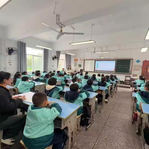 清明祭英烈 薪火永相传