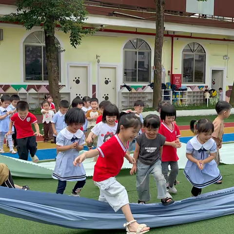 里湖镇君林幼儿园小二班6-7月份小朋友成长日记