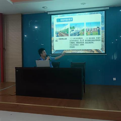 海沧区护路办开展“5·26 我爱路，共筑平安铁路”主题宣传进企业活动