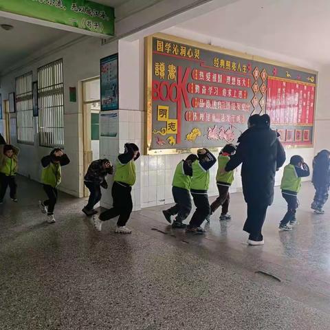 “防患未然    警钟长鸣”——万张街道陈楼小学防震演练