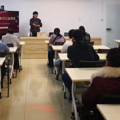 瑞泽家园社区“定格时光，剪辑美好”老年人视频剪辑活动