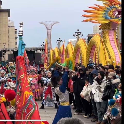 庐医山下过大年——敲威风锣鼓，展龙腾盛世