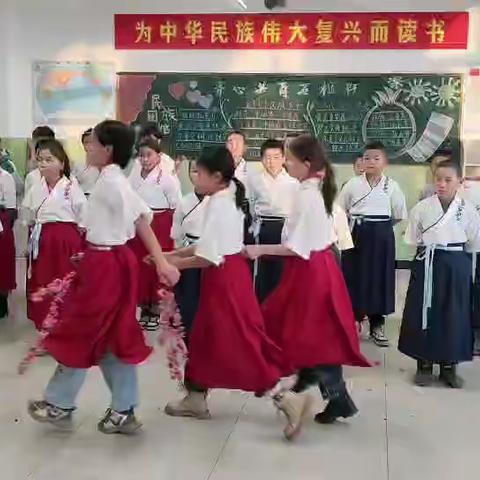 齐巴尔镇中心小学“唱”出古诗魅力  “品”悟传统文化活动