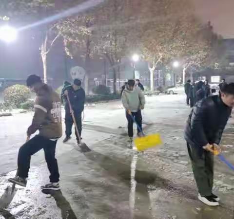 台前县职业高中除雪总动员！