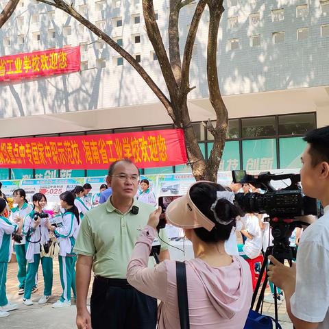 最美人间四月天，工校学子展风采——海南省工业学校招生展演团队走进屯昌思源实验中学