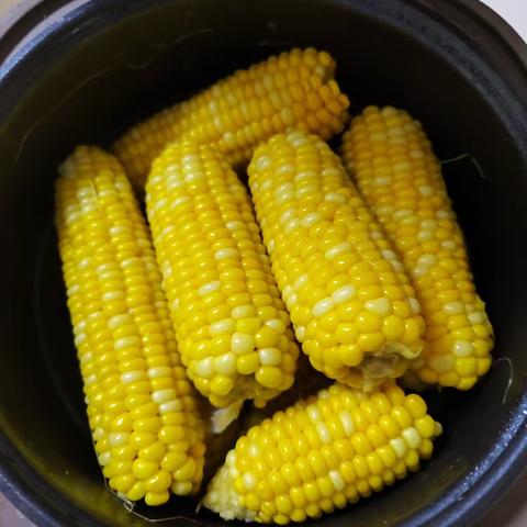 邱县中医院老年病科优质护理服务新举措−−以食传情，“玉”见温柔