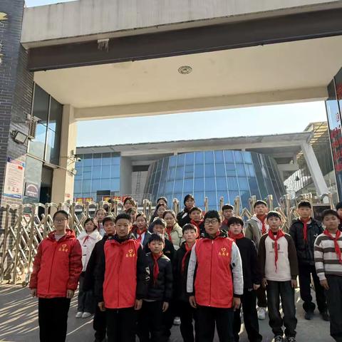 尹集镇中心小学少先队开展“12.5国际志愿者日”校外志愿服务活动