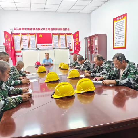 长葛分库世通租仓库点开展外包人员培训考试暨夏送清凉活动