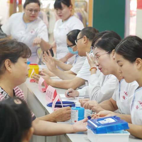 “红绿守护，共筑健康”——内科第四党支部支部品牌系列义诊活动