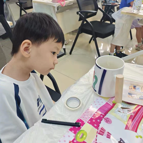 瑞泽家园社区儿童暑假活动：探秘神奇的马克杯