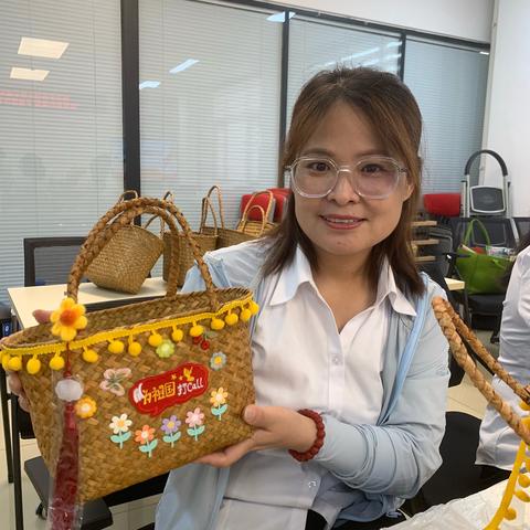 携手编织爱国情“我爱我的祖国”手编国风手礼袋活动