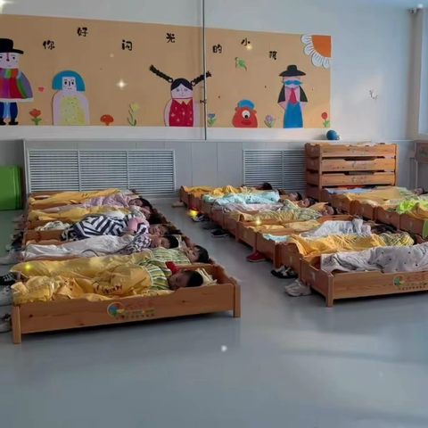 元气满满的11月🥳，享受童年不一般的乐趣🌟，是简简单单的快乐❤️～时间就像奔驰的小马车🌈🌈🌈，一转眼一个月时间又结束了🎇🎇🎇，我们在感叹时间匆忙又徒余快乐🍭