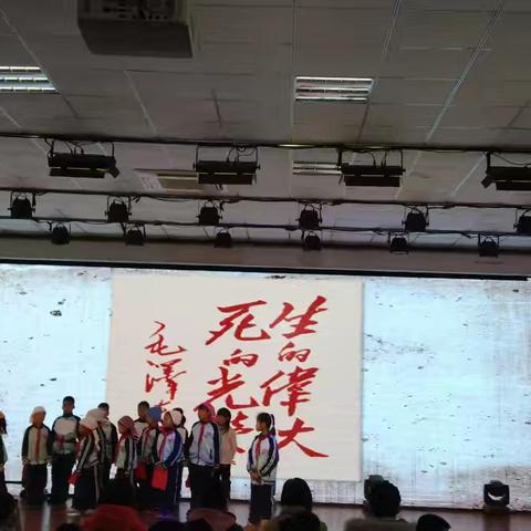 课本跃然舞台，童趣点亮校园——二中教育集团蒲东校区小学低年部课本剧展演圆满落幕