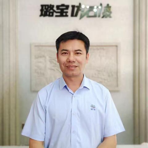 杨帆破浪踏足行 奋发向上勇攀登