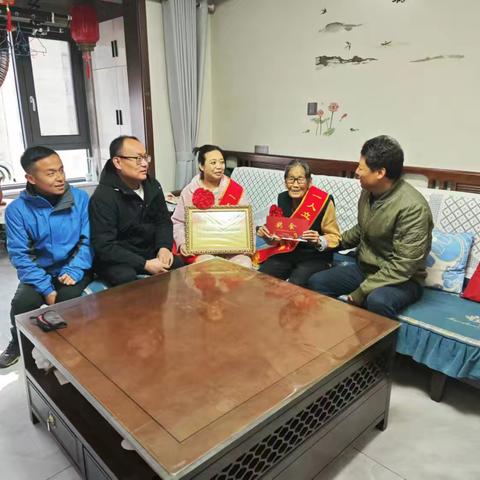 草滩街道：喜报传家门，荣光耀军属