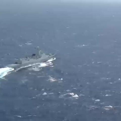 未央区开展“成长有榜样，致敬浪花白”海军节主题拥军活动