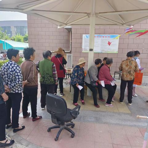 爱眼光明行 温暖居民心——中和村开展眼科义诊活动