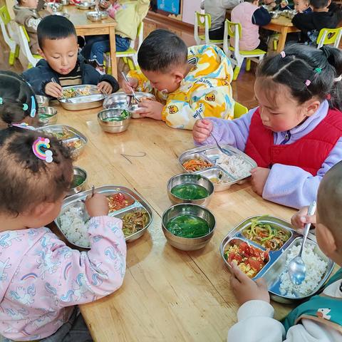 香巴拉镇第二幼儿园一周食谱（4月22日～26日）