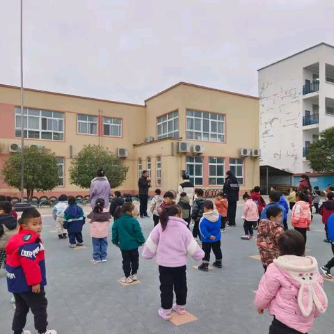 文明交通，安全“童”行 ﻿———交通安全升旗仪式