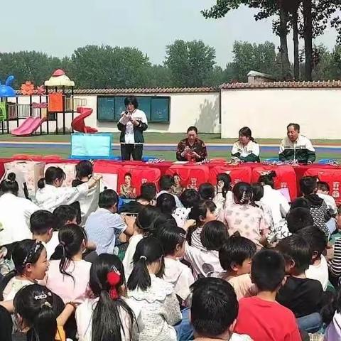 “双向奔赴，共话成长”——育英小学期中颁奖大会暨学生家长会
