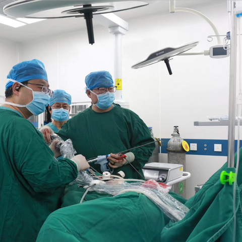 铜川矿务局中心医院成功开展后腹腔镜下右肾癌根治术