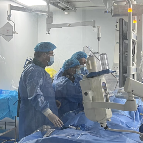 铜川矿务局中心医院成功开展铜川首例血管内光学相干断层成像技术