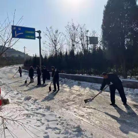 扫雪除冰，冬日暖心，大岭村乡村公益岗在行动