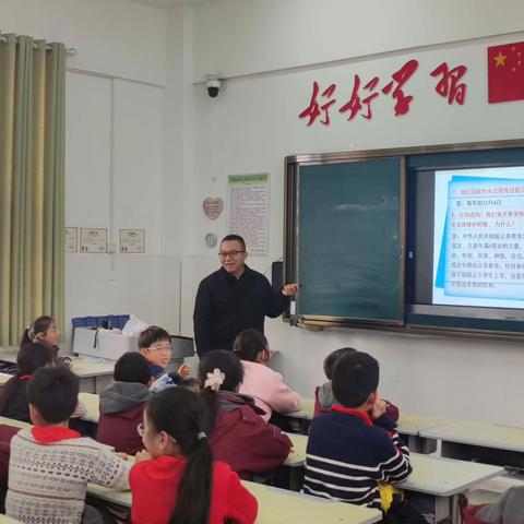 “学法知法守法--做合格公民” ---许昌市健康路小学和平校区四（3）班家长进课堂活动