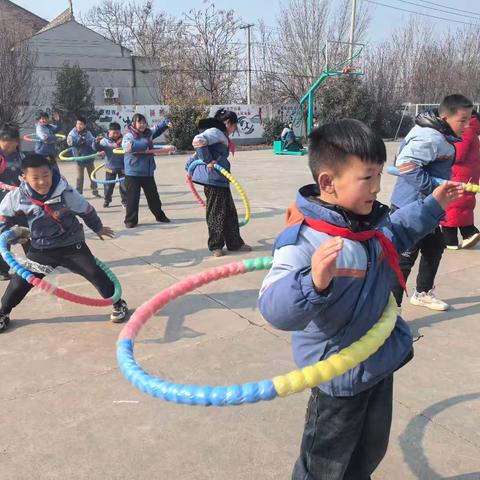 城关贾赵小学呼啦圈社团： ﻿活力校园，转动的成长印记