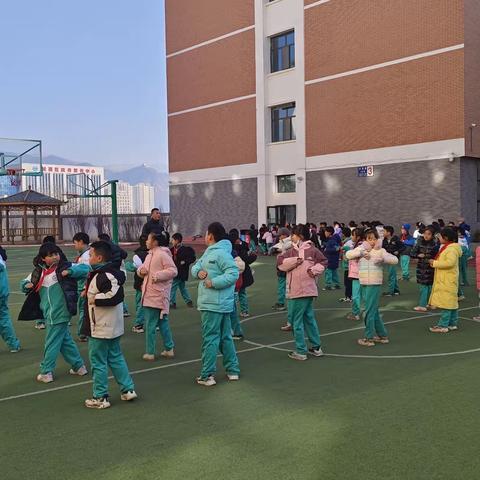 展课堂风采 促教研成长——2023年兴海路小学“新苗杯”体育课堂教学初赛活动