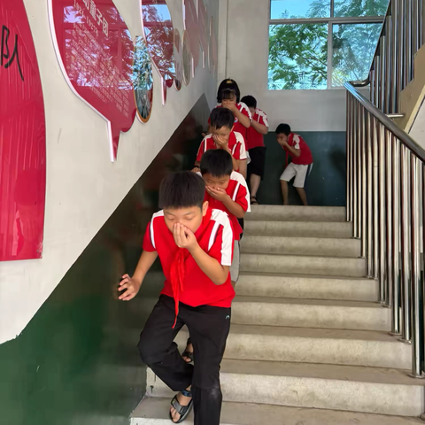 【军峰向阳·教育活动】——“消防演练，防范未“燃”——戴村小学消防演练活动纪实