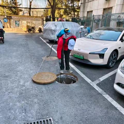 北京交通大学社区 开展专业消杀筑牢 ﻿居民健康安全防线