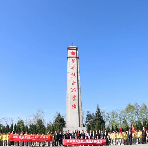 青山埋忠骨，翠柏勉英雄 ——钟山区第五实验小学清明节祭扫活动