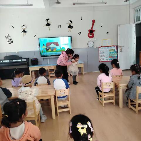 消防在童心，安全伴“童”行——叫河镇中心幼儿园消防疏散演练