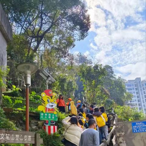 文笔山春行图鉴