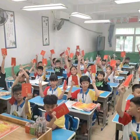 回首见成长，扬帆向未来——三亚市天涯区宇杭学校2025学年度春季期末表彰大会