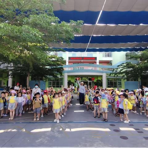 初探小学，体验成长——英州镇中心幼儿园大班幼儿参观小学活动