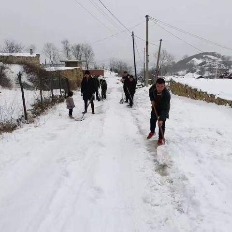 关王庙乡积极应对降雪 保障群众出行安全