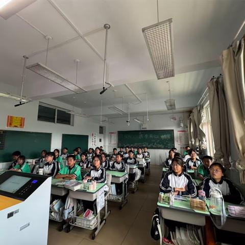 预防学生欺凌  筑牢校园安全  一“向学生欺凌说不”七年级六班主题班会