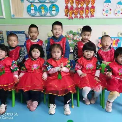 新苗幼儿小班  爱上幼儿园，快乐每一天