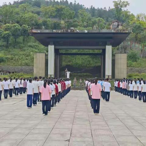 英姿飒爽致青春 逐梦扬帆新征程 ————记涪陵五中2029级创新基地班第一天素质军训
